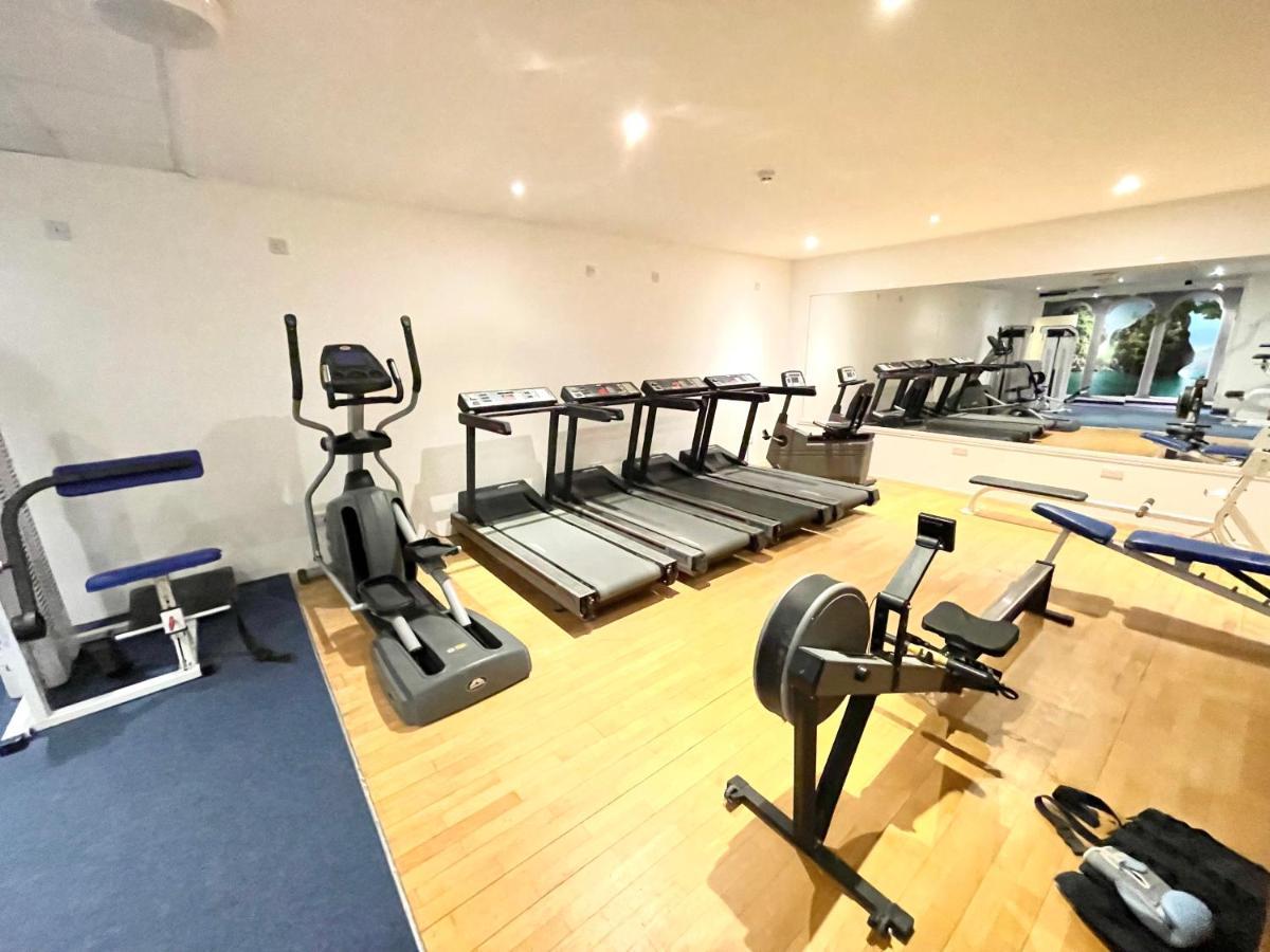 Sea View Family Stay By Beach Gym & Parking 본머스 외부 사진