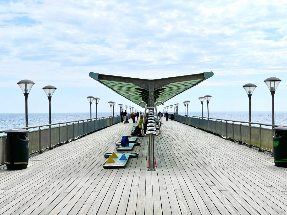 Sea View Family Stay By Beach Gym & Parking 본머스 외부 사진
