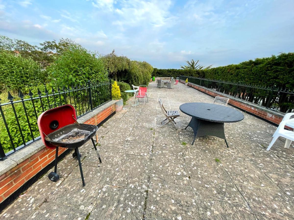Sea View Family Stay By Beach Gym & Parking 본머스 외부 사진