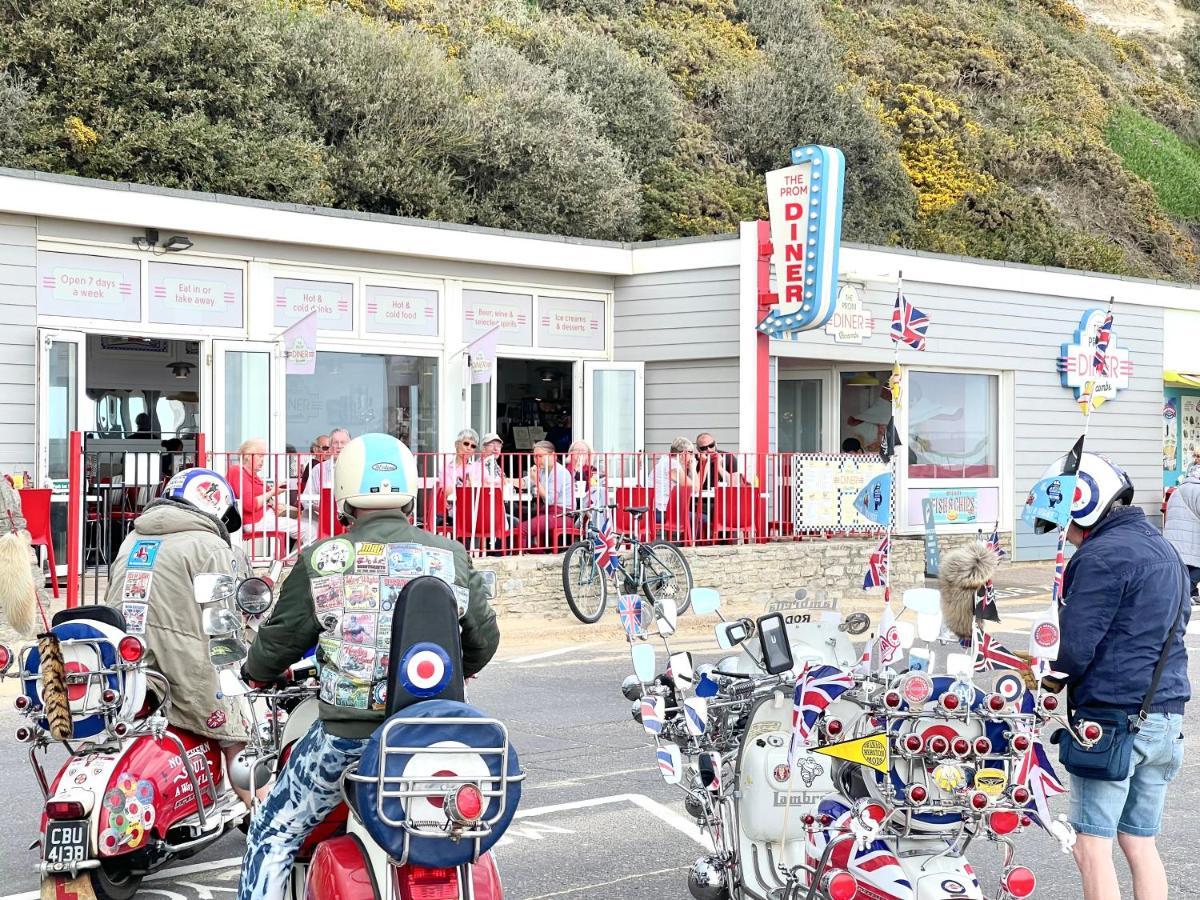 Sea View Family Stay By Beach Gym & Parking 본머스 외부 사진