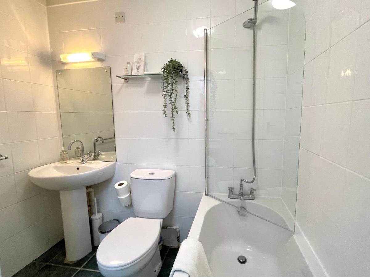 Sea View Family Stay By Beach Gym & Parking 본머스 외부 사진