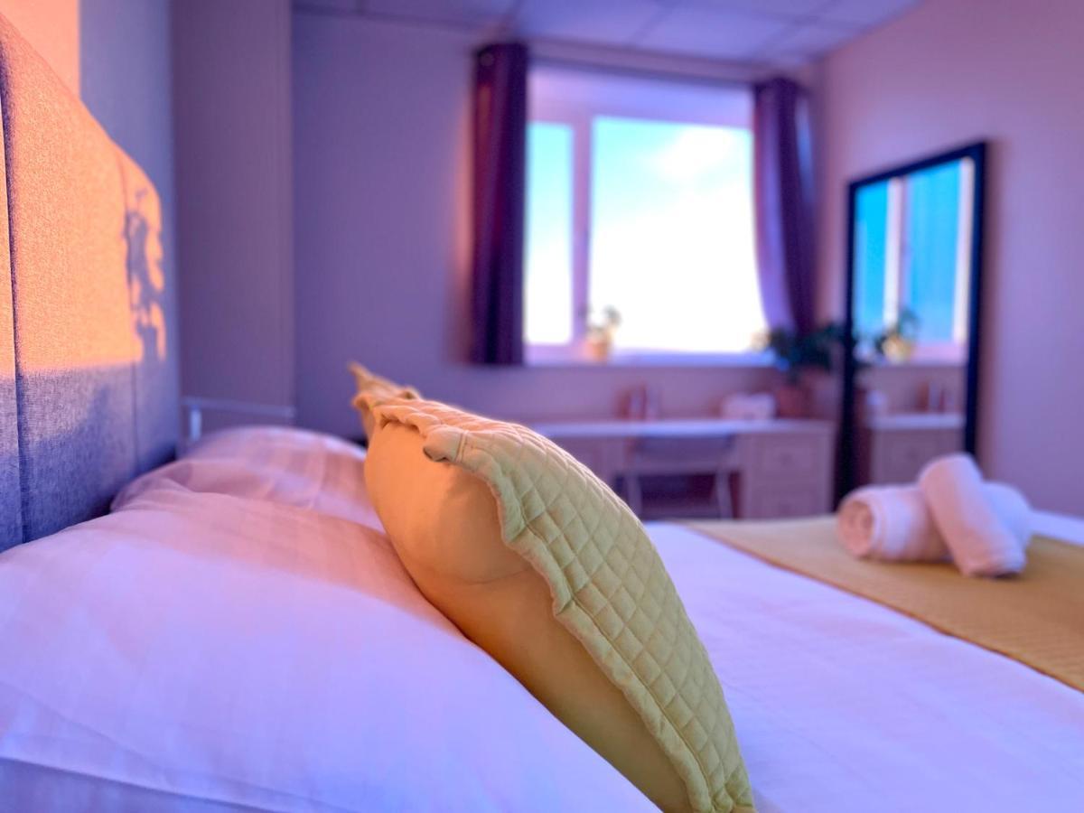 Sea View Family Stay By Beach Gym & Parking 본머스 외부 사진