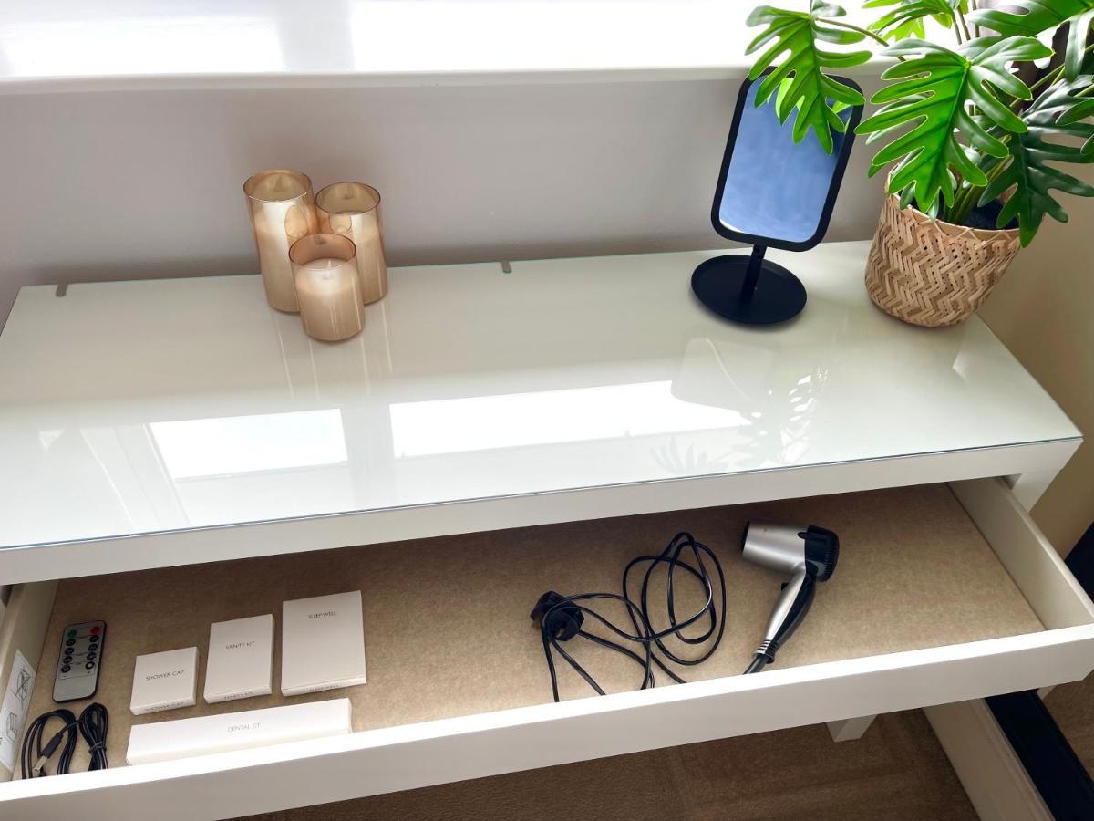 Sea View Family Stay By Beach Gym & Parking 본머스 외부 사진