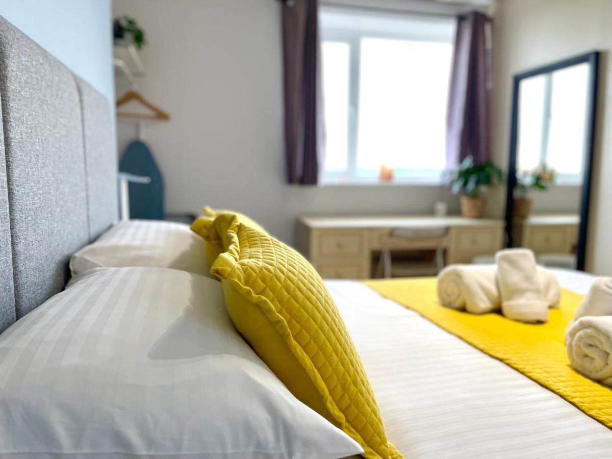 Sea View Family Stay By Beach Gym & Parking 본머스 외부 사진