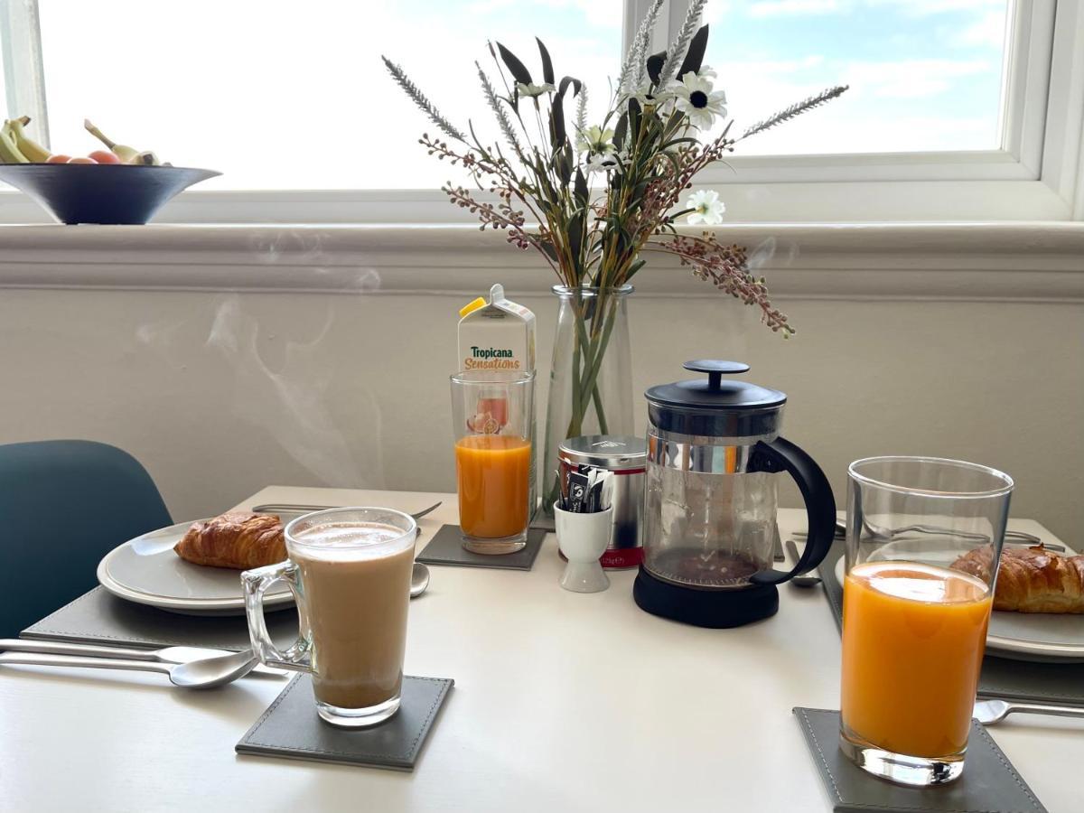 Sea View Family Stay By Beach Gym & Parking 본머스 외부 사진