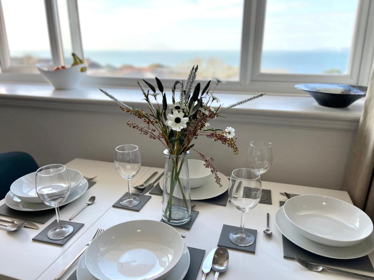 Sea View Family Stay By Beach Gym & Parking 본머스 외부 사진