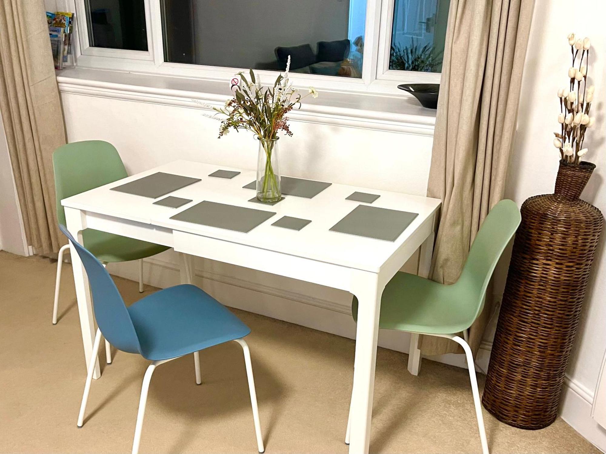 Sea View Family Stay By Beach Gym & Parking 본머스 외부 사진